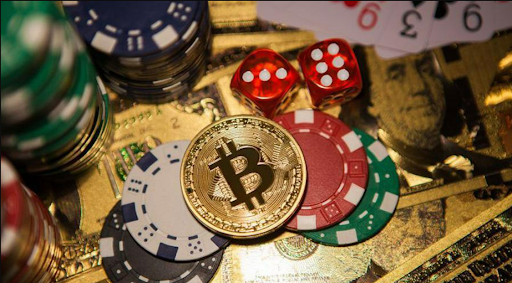 Auf den Spielchips befindet sich eine Bitcoin-Münze